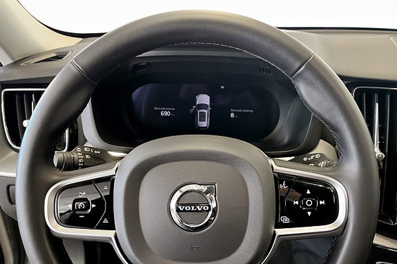 Volvo XC60 7 of 9