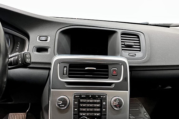 Volvo V60 Cross Country 5 of 8