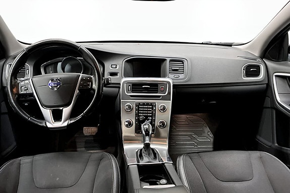 Volvo V60 Cross Country 3 of 8