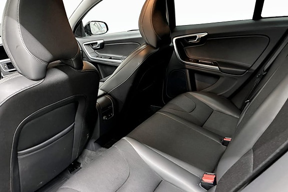 Volvo V60 Cross Country 7 of 8