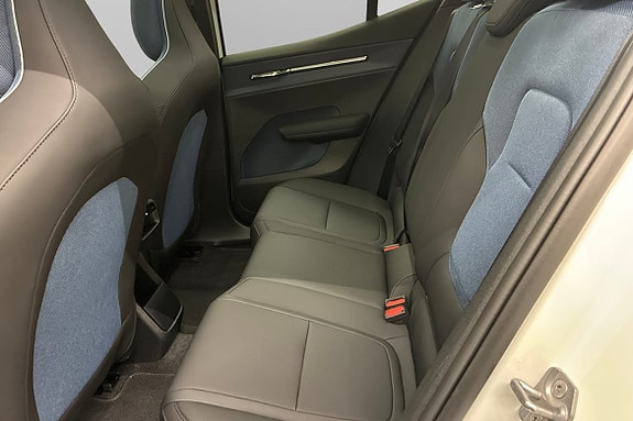 Volvo EX30 4 of 10
