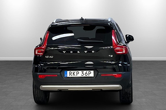 Volvo XC40 8 of 13