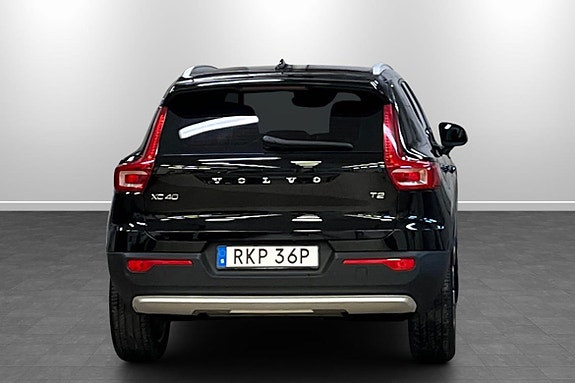 Volvo XC40 7 of 13