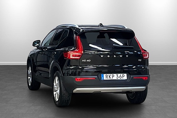 Volvo XC40 2 of 13