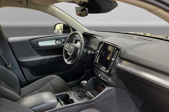 Volvo XC40 4 of 13