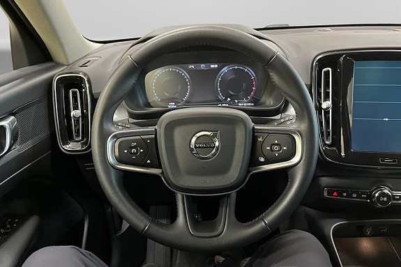 Volvo XC40 10 of 13