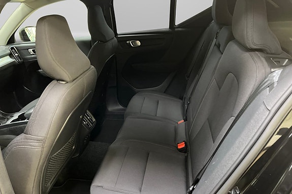 Volvo XC40 6 of 13