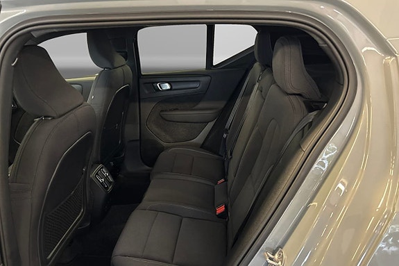 Volvo EX40 6 of 13
