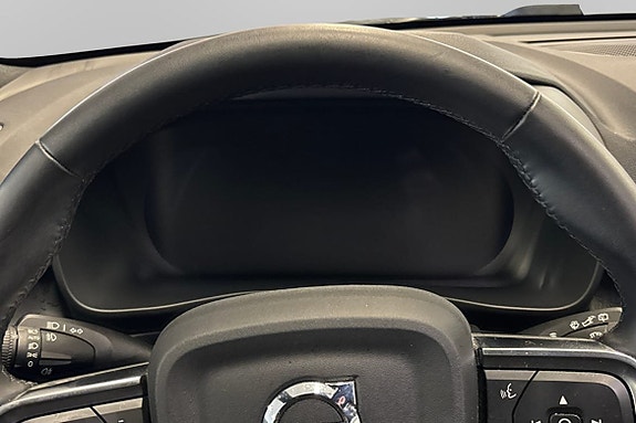 Volvo EX40 11 of 13