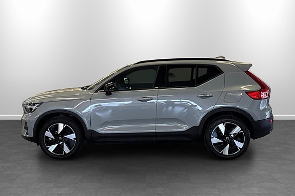 Volvo EX40 3 of 13