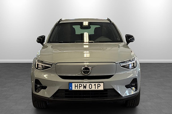 Volvo EX40 8 of 13