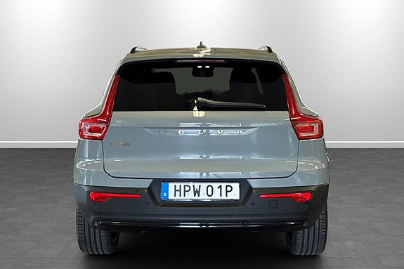 Volvo EX40 7 of 13