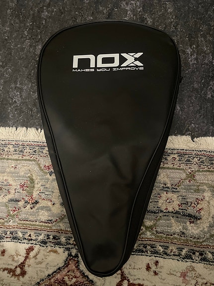 Nox AT10 Genius padelracket svart