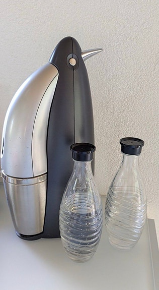 Sodastreamer Penguin med 7 flaskor och kolsyrecylinder
