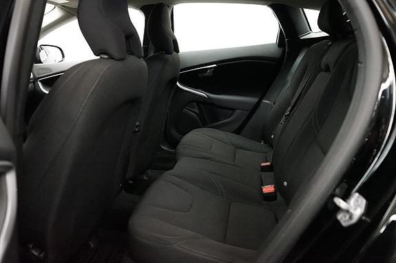 Volvo V40 Cross Country 7 of 16