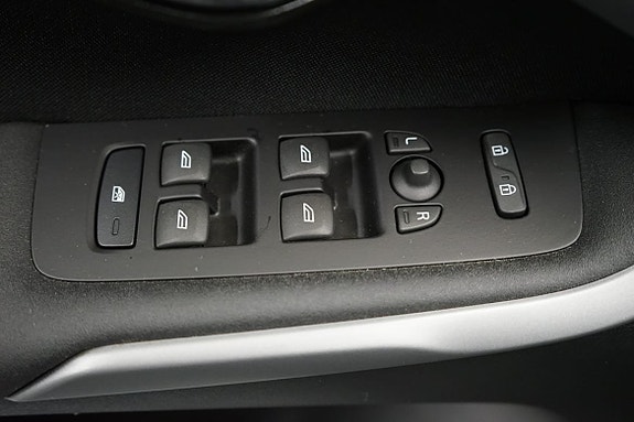 Volvo V40 Cross Country 11 of 16