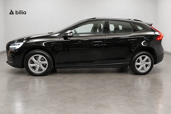 Volvo V40 Cross Country 2 of 16
