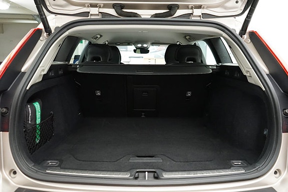 Volvo V60 Cross Country 8 of 18