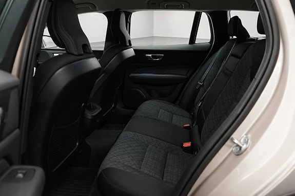 Volvo V60 Cross Country 7 of 18