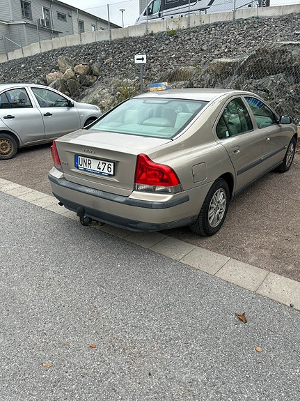 Volvo S60 2 of 4