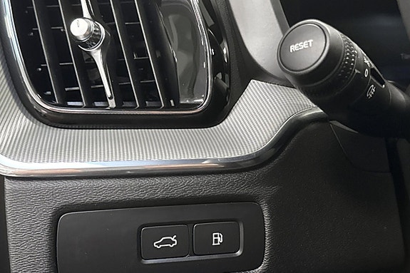 Volvo XC60 11 of 20