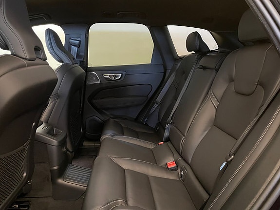 Volvo XC60 10 of 19