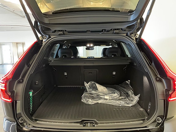 Volvo XC60 2 of 19