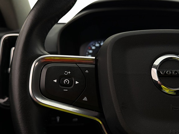 Volvo XC40 30 of 30