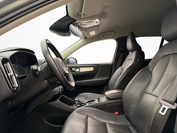 Volvo XC40 12 of 30