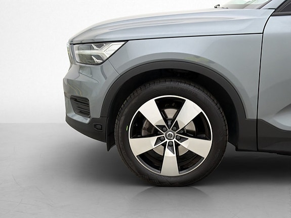 Volvo XC40 10 of 30