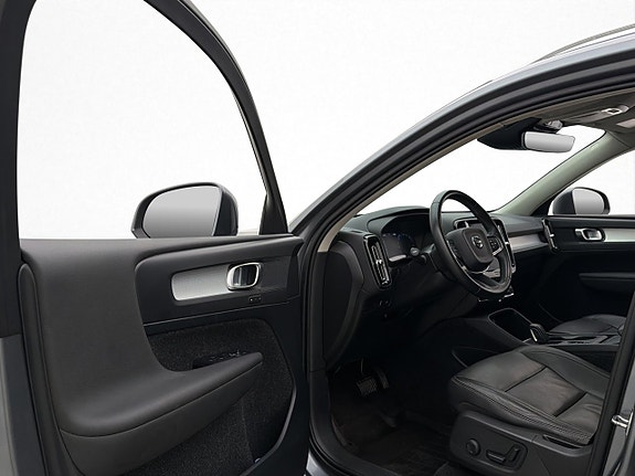 Volvo XC40 11 of 30
