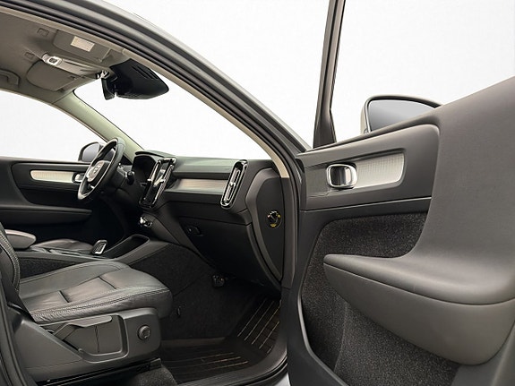 Volvo XC40 15 of 30