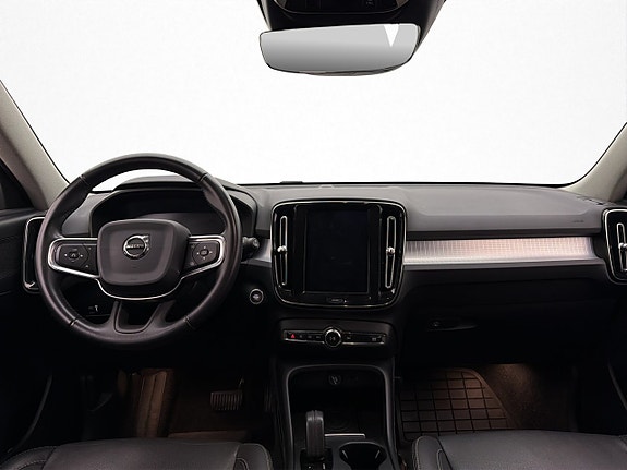 Volvo XC40 13 of 30