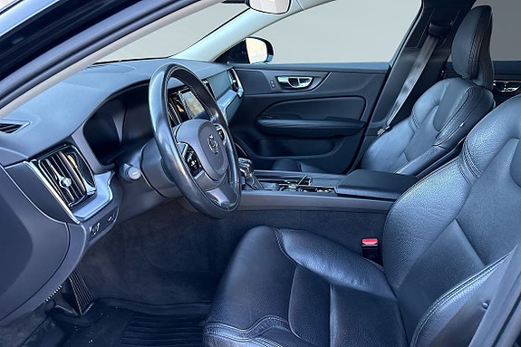Volvo V60 Cross Country 7 of 26