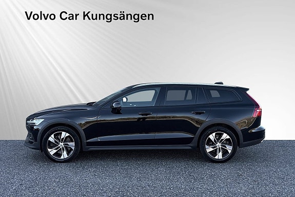 Volvo V60 Cross Country 3 of 26