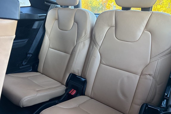 Volvo XC90 12 of 29