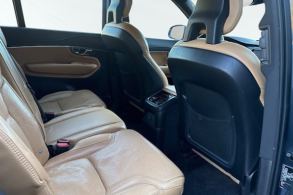 Volvo XC90 11 of 29