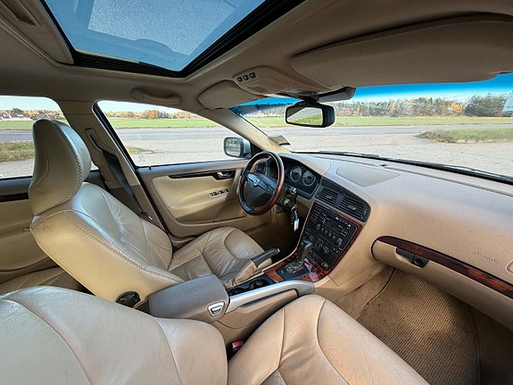 Volvo XC70 15 of 21