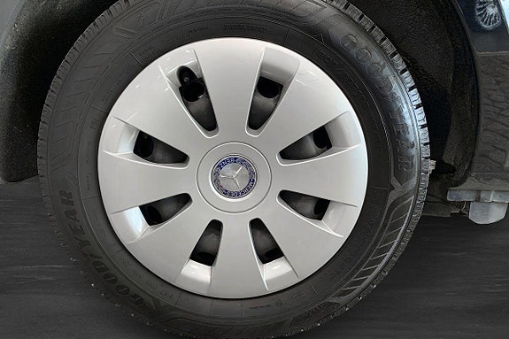 Mercedes-Benz eVito Tourer 10 of 23