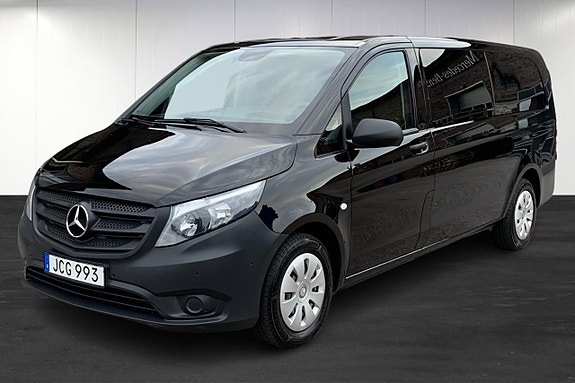 Mercedes-Benz eVito Tourer 16 of 23