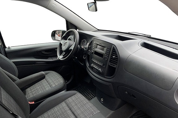 Mercedes-Benz eVito Tourer 19 of 23