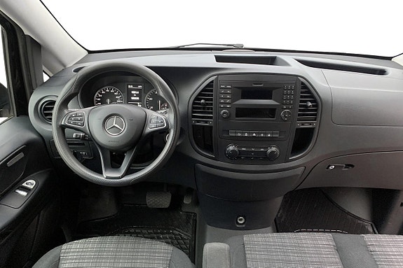 Mercedes-Benz eVito Tourer 18 of 23