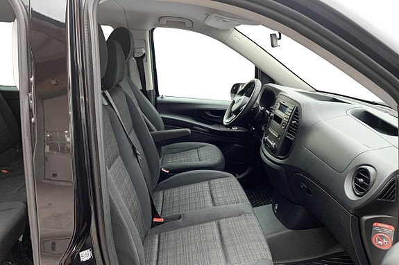 Mercedes-Benz eVito Tourer 21 of 23