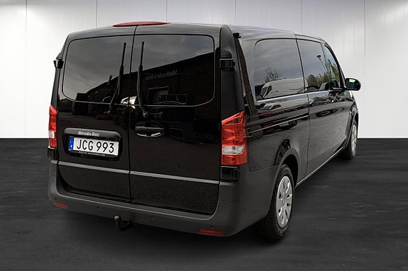 Mercedes-Benz eVito Tourer 14 of 23