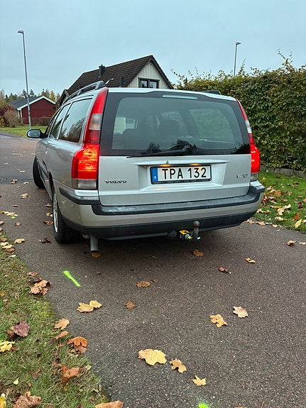 Volvo V70 3 of 11
