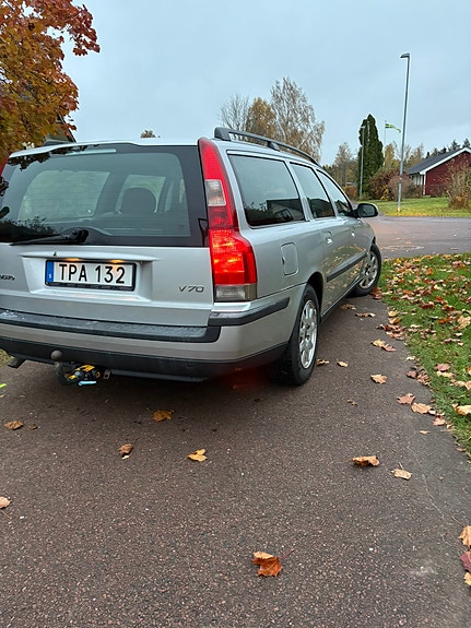 Volvo V70 4 of 11
