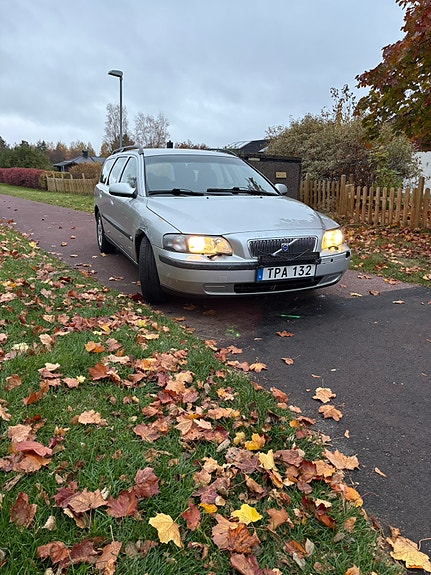 Volvo V70 2 of 11