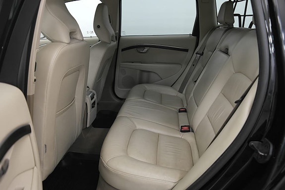 Volvo XC70 13 of 20
