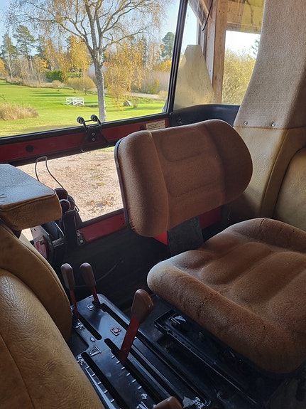 CASE IH 585 XL 16 of 23