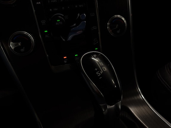 Volvo XC60 12 of 23